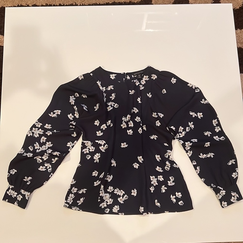 Banana Republic Navy blouse with beautiful white flowers/grey/yellow nice Flowy